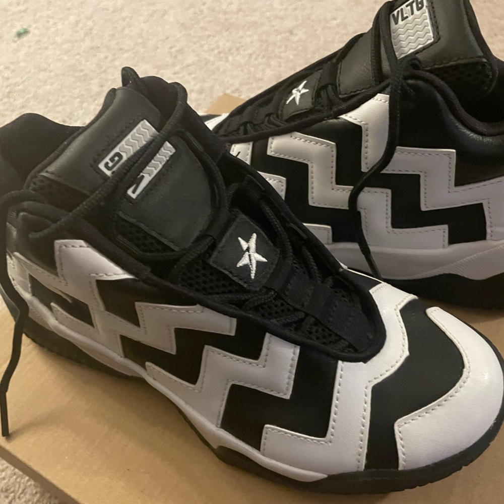 *New* Converse WNMS VLTG Sneaker